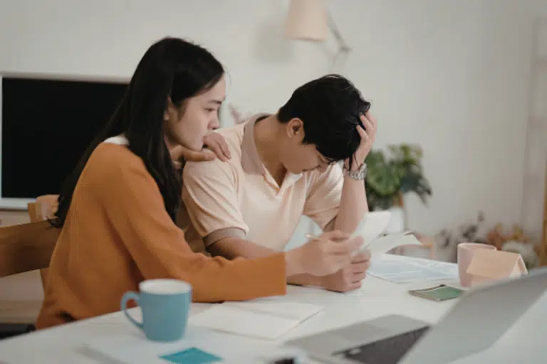 How Money Stress Can Affect Relationships – And What Helps